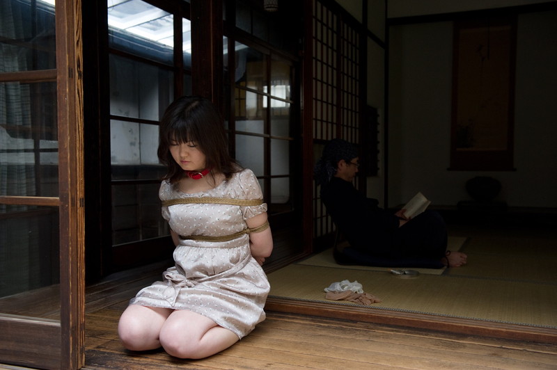 緊縛された美少女がエロい!