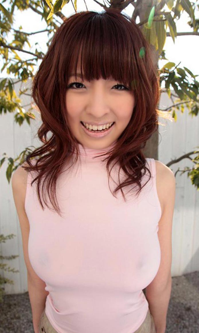 巨乳がパツパツ状態の着衣!