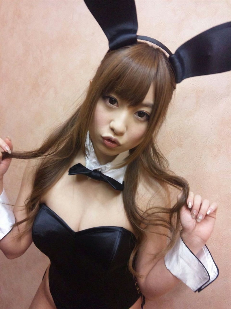 バニーコスプレ中の成瀬心美さん!