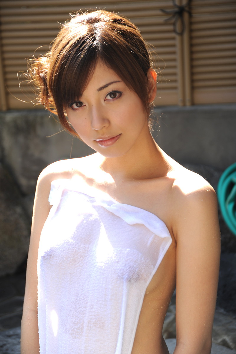 タオルから透ける乳首に…